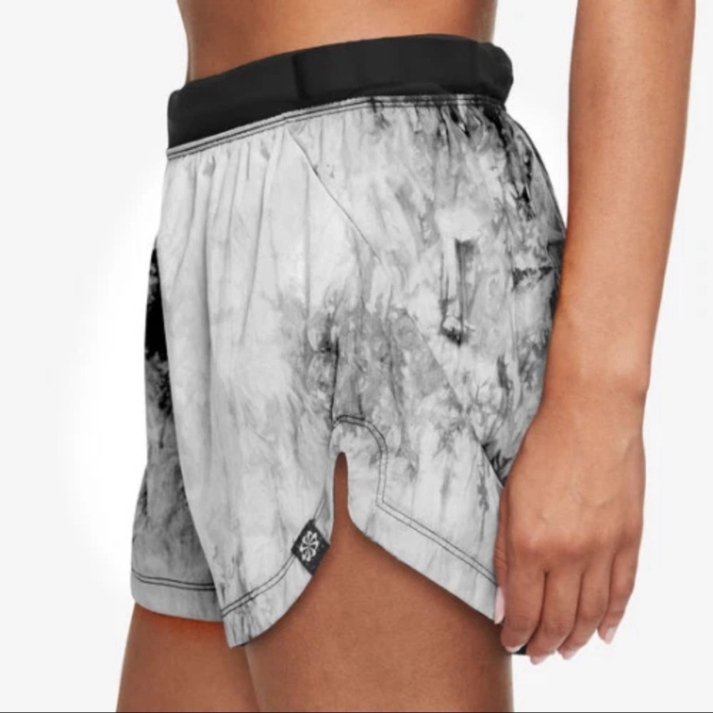 New Nike Women's Dri-Fit Trail Mid-Rise 3" Shorts Black Size XL